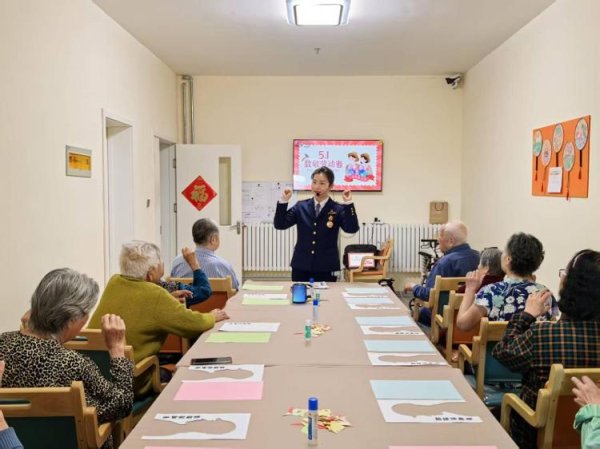 速盈配资 劳模精神点亮养老生活！城运颐养举办“浓情五一·致敬最美劳动者”主题活动